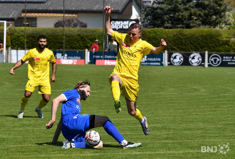 Joris Gester au duel avec son ancien coéquipier Nohan Cuenat. (Photo : Georges Henz)