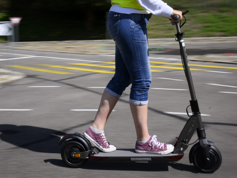 Le contrôle effectué sur la trottinette a révélé que le moteur était trop puissant (photo d'illustration).
CREDIT: KEYSTONE/LAURENT GILLIERON