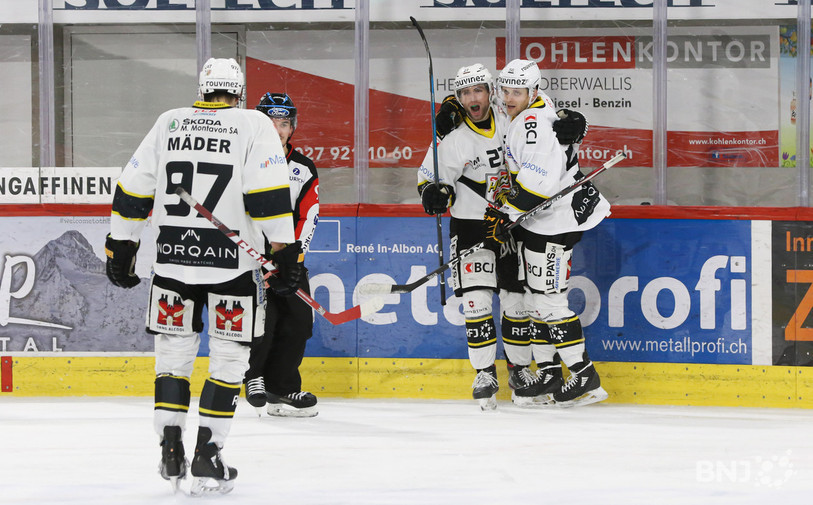 Ueli Huber (à droite) et Reto Schmutz : le duo gagnant de la fin de match à Viège (photo : Mauricette Schnider).