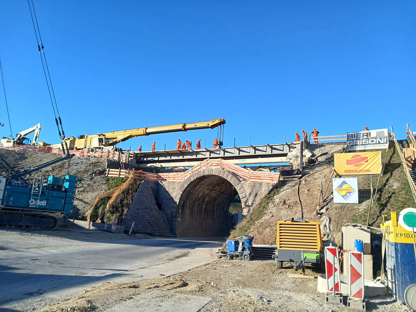 Le pont ferroviaire provisoire des Petites-Crosettes à La Chaux-de-Fonds va être retiré. (Photo : Canton de Neuchâtel)