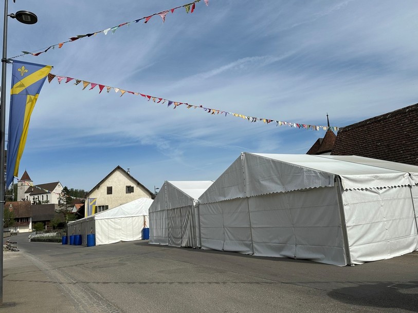 Les sociétés de la fête du village de Coeuve ont dû montrer patte blanche en matière de sécurité contre les incendies pour ouvrir leur cantine.