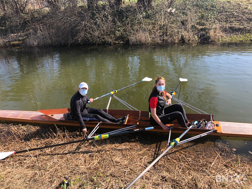 Sahana Betschen et Reinout Houttuin sur leur aviron « Emmi » au terme de la régate. 