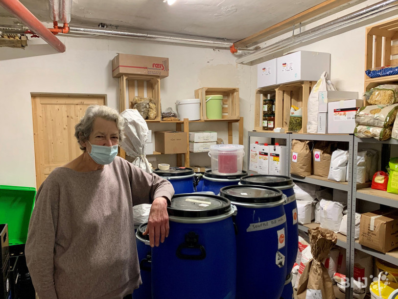 Le magasin en vrac La Marchande, à Saignelégier, cherche à limiter les déchets à l’interne aussi. Certains contenants jetables sont difficiles à éliminer, mais beaucoup d’aliments arrivent dans des tonneaux rendus ensuite au fournisseur.