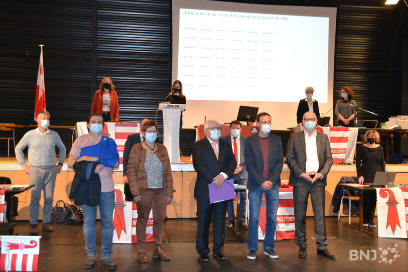 La délégation du Conseil municipal de Moutier reçue par les autorités de Delémont était composée, de gauche à droite, par Karim Bortolussi, Claire-Lise Coste, le maire Marcel Winistoerfer, Pierre Sauvain et le chancelier Christian Vaquin.
