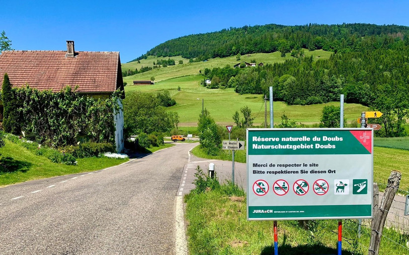 Une signalisation spécifique a été mise en place pour rappeler aux visiteurs les règles de comportement à adopter dans les réserves. (Photo : Office de l'environnement).