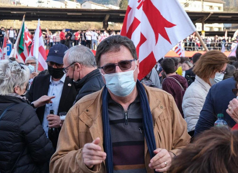 Jean-Rémy Chalverat a célébré dimanche le résultat sorti des urnes (photo: Benoît Monnin).