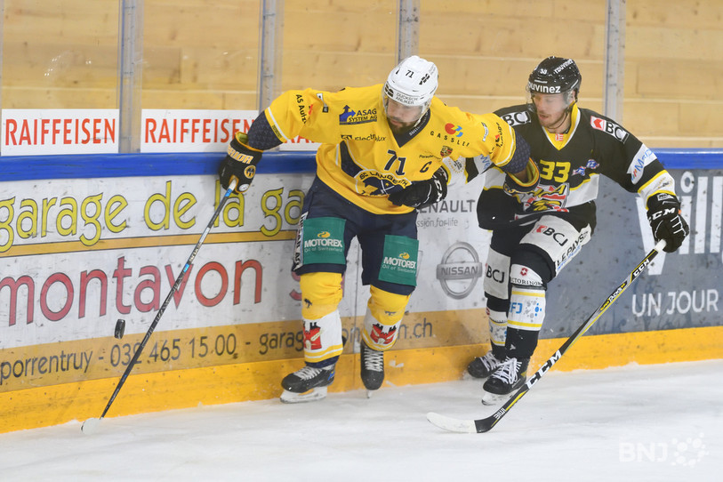 Anthony Rouiller et le HC Ajoie n'ont pas su passer devant Stefan Tschannen et Langenthal samedi (photo : Georges Henz).