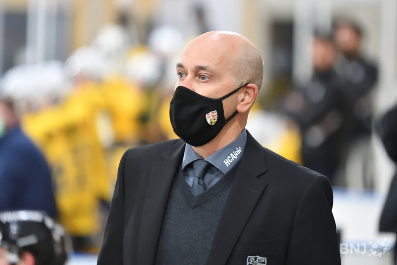 Gary Sheehan espère bien faire atterrir les aviateurs pour de bon lors de cet acte 6 de la finale des play-off de Swiss League. (photo : Georges Henz)