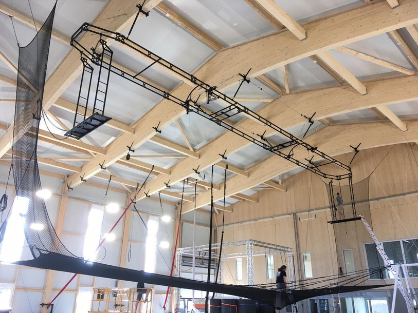 La structure de trapèze volant est l'élément principal de l'école Den Zali. (Photo: Den Zali)