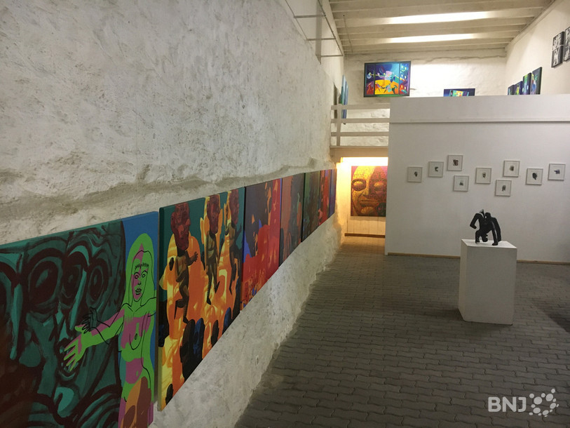 Sur les vastes murs de l'Espace Courant d'art, les oeuvres de plusieurs artistes peuvent s'y épanouir.