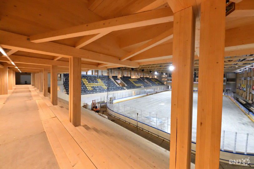 Le bois de la région a été grandement utilisé lors de la rénovation de la Raiffeisen Arena. (Photo : Georges Henz/archives).
