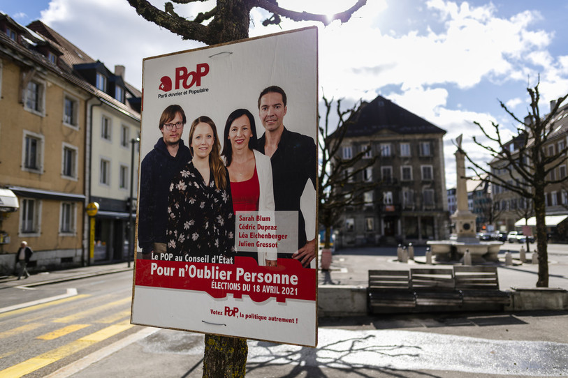 Les candidats du POP pour le premier tour étaient Julien Gressot, Sarah Blum, Léa Eichenberger et Cédric Dupraz. (Photo : KEYSTONE / Jean-Christophe Bott). 