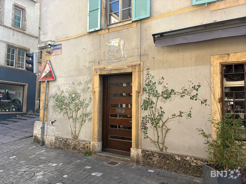 L'enseigne de La Cave à B ne va pas tarder à disparaître au Neubourg à Neuchâtel.
