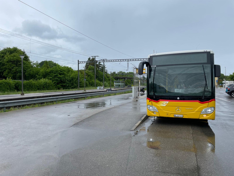Si le projet avait été accepté, les cars postaux seraient partis de la gare de Boudry pour rallier celle de Chambrelien. (Photo: Emile Dubois)