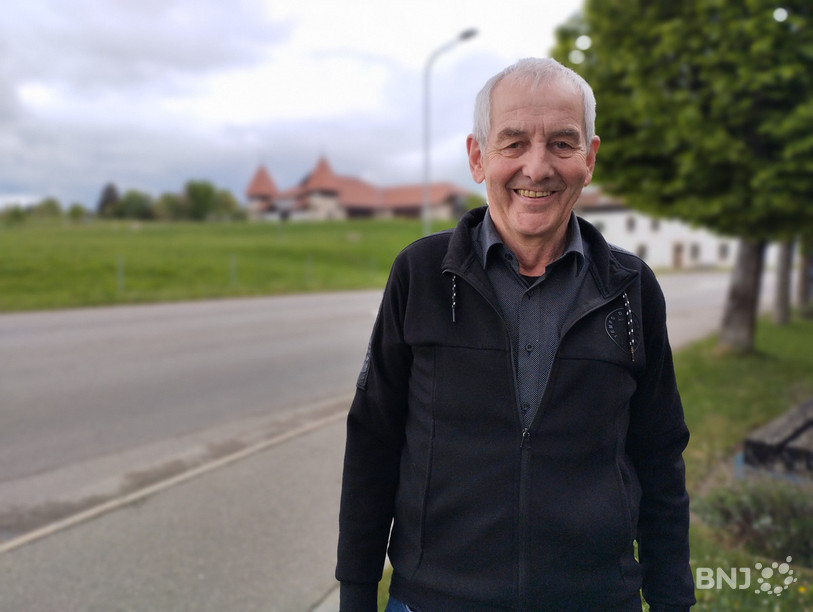 Bernard Varin, avec en arrière-plan la Halle-Cantine si chère à son cœur, terminera officiellement sa mission mercredi soir.