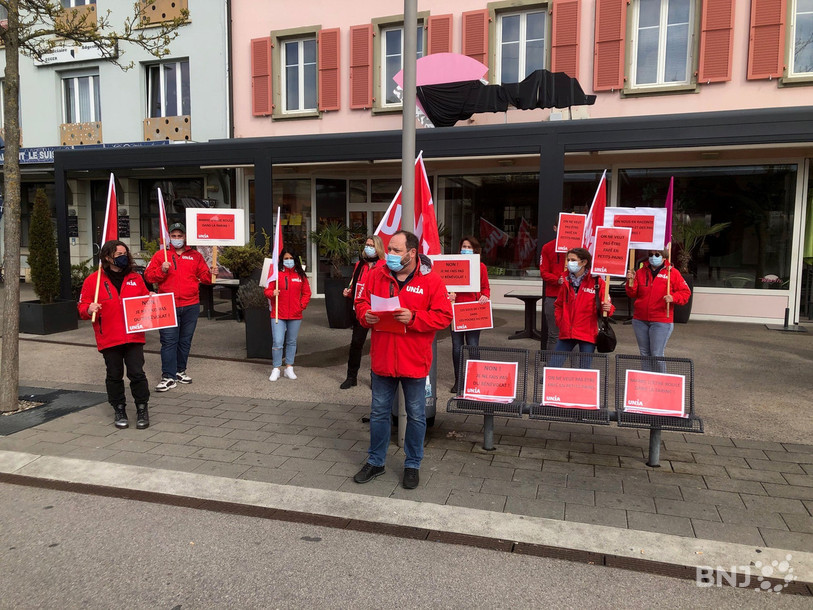 Le syndicat Unia a fait part de son mécontentement devant l'ex-confiserie Werth mardi matin à Delémont.