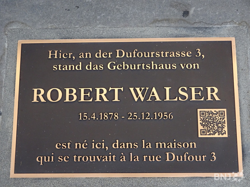 La nouvelle plaque commémorative pour l'écrivain Robert Walser a été inaugurée jeudi.