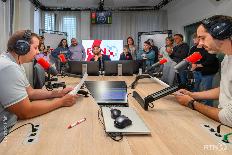 Le public avait la possibilité d'assister au journal de 18h00 dans le studio de RTN.