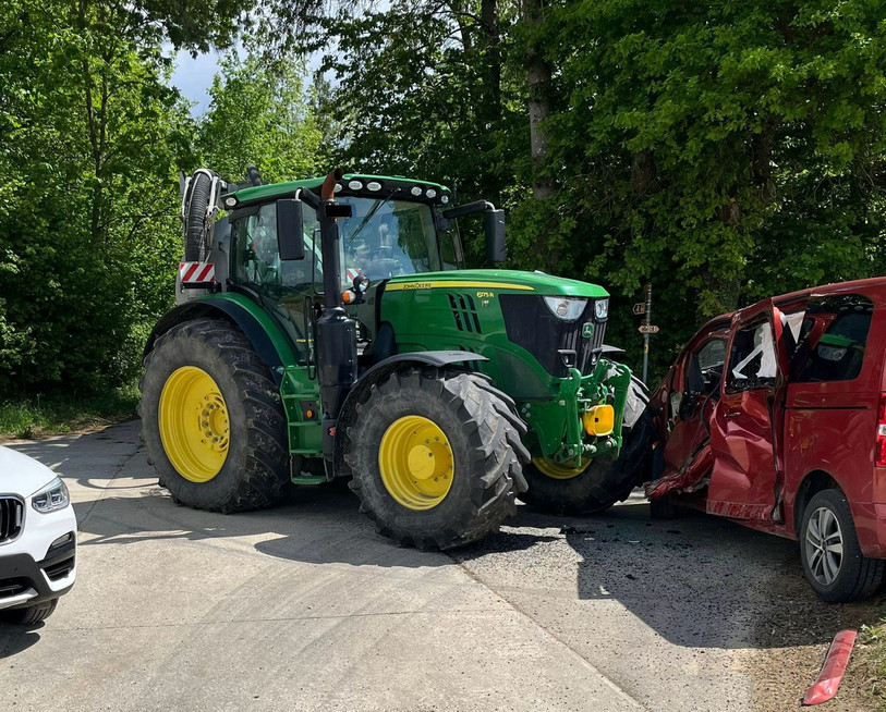 L'automobiliste a été légèrement blessée lors de cette collision. (Photo : Police cantonale jurassienne).