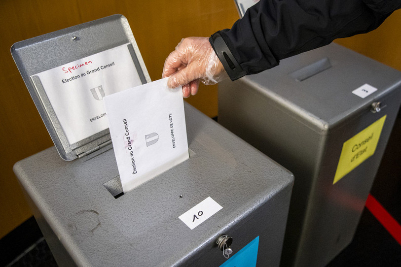 Lors des élections cantonales du 18 avril, le taux de participation n'a pas dépassé 32,09%. (Photo : KEYSTONE/JEAN-CHRISTOPHE BOTT).