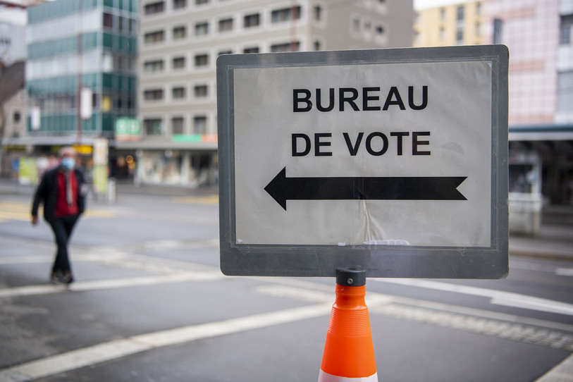 Les citoyens se prononcent ce dimanche sur trois objets fédéraux en votation populaire. (Photo : archives KEYSTONE / Jean-Christophe Bott).