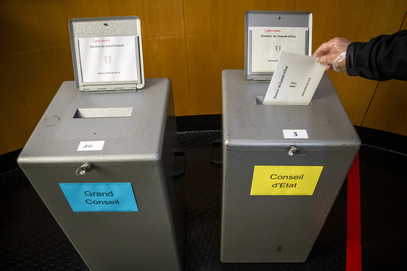 Augmenter le taux de participation lors des élections cantonales et communales, la préoccupation est partagée par les députés du Grand Conseil mais les solutions pour y remédier ne le sont pas (Photo : KEYSTONE / Jean-Christophe Bott).
