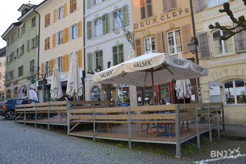 Les démarches pour étendre les terrasses sur l'espace public sont simplifiées à Delémont et Porrentruy.