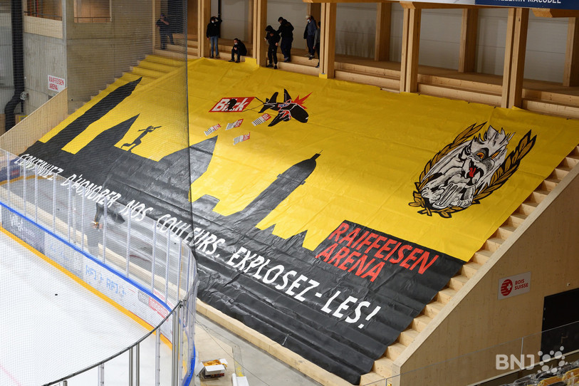 Message limpide des supporters du HCA à l'adresse de leur équipe (photo: Georges Henz).