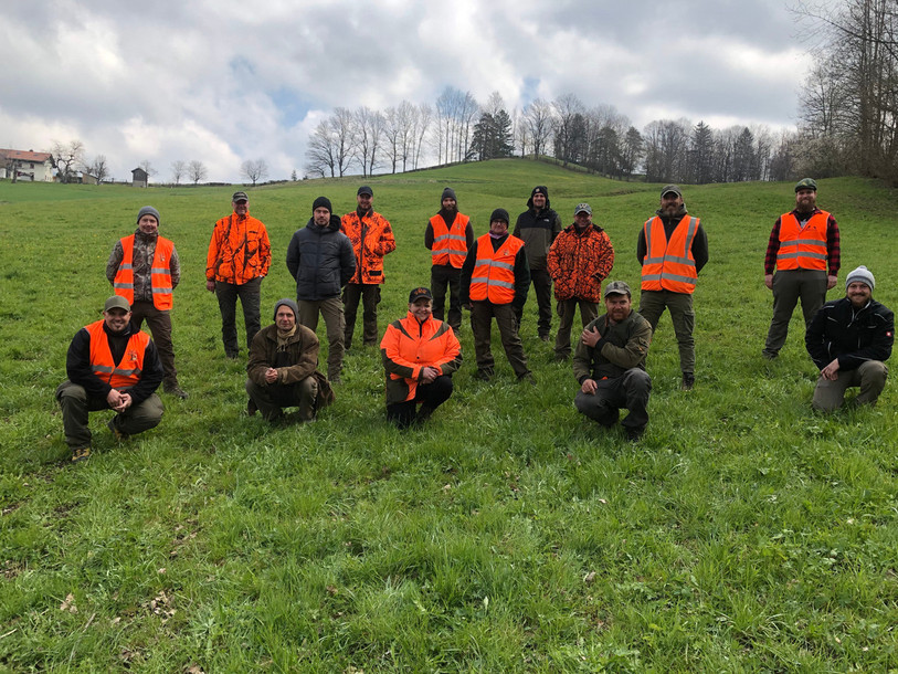 Assis de gauche à droite : Rui Sabala, Giovanni Foletti, Nadine Jolidon, Jonathan Henz, Baptiste Migy. Debout de gauche à droite : Romain Monnerat, Stéphane Ramseyer, Clément Mottaz, Mathis Ramseyer, Aurélien Gygax, Nadia Godat, Aurélien Mottaz, Thierry Schwarz, Clément Ferreira De Sousa, Arnaud Beuchat. (Photo : Fédération cantonale de chasse).