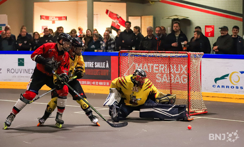 Hugo Cervino (n°35) a longtemps retardé l'échéance devant les filets de Courroux. (Photo : Mauricette Schnider)