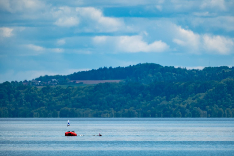 Vanessa Falciola nagera en totale autonomie durant les prochains jours dans le lac de Neuchâtel. (photo : Vanessa Falciola)