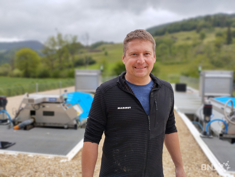 Jérôme Choulat nous a expliqué comment fonctionne le nouveau système de filtration d'eau de sa pisciculture.