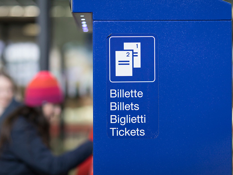 A partir de fin 2023, il ne sera plus possible d’acheter des billets de train à bas prix auprès des communes. (Photo : KEYSTONE / Gaetan Bally).
