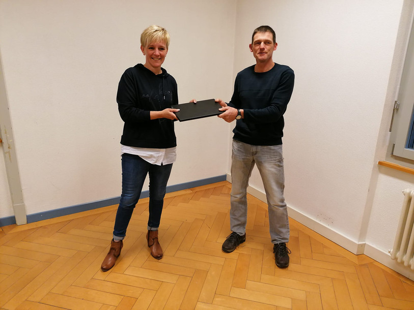 Nicole Fluri-Schaffter transmet la présidence à Dominique Odiet (photo : Syndicat chevalin Vallée de Delémont et environ).