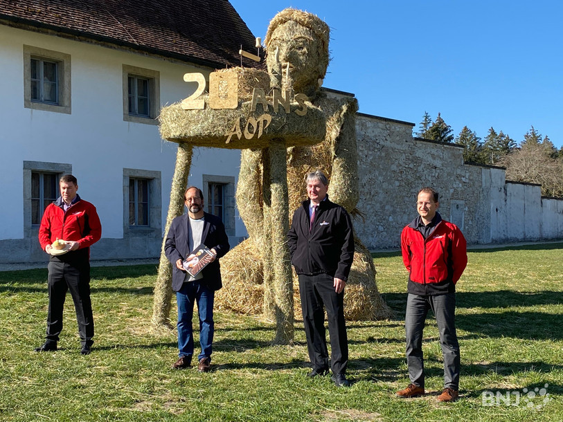 La Tête de Moine était en fête mardi à Bellelay. De gauche à droite : Martin Siegenthaler (futur gérant de l'Interprofession), Pierre Montavon (photographe), Jacques Gygax (président de l'IP) et Olivier Isler (actuel gérant de l'IP).