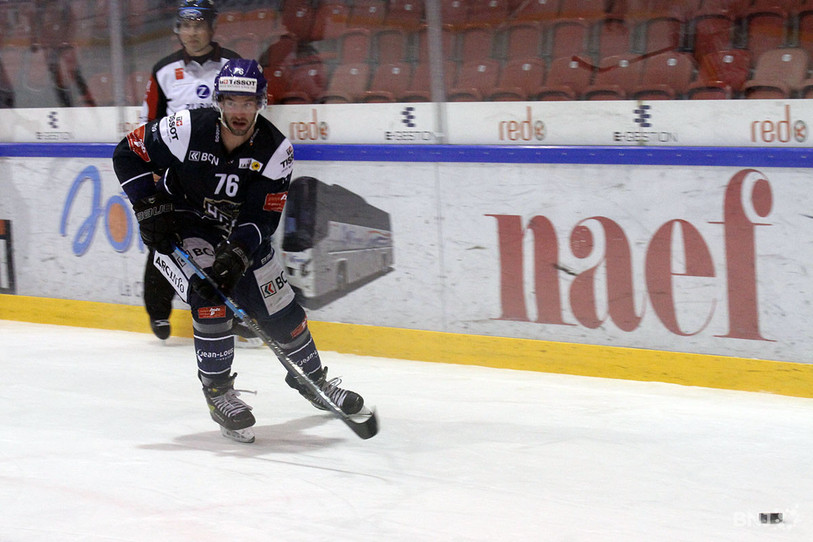 Gaëtan Augsburger patinera encore la saison prochaine sous le maillot des Abeilles. (photo: archives)