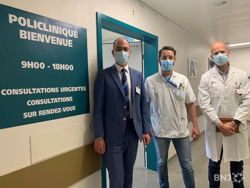 Thierry Charmillot, directeur de l'H-JU, Armel Verry, responsable de la policlinique, et Bruno Digelmann, médecin cadre aux urgences, dans les locaux qui accueilleront la nouvelle policlinique.