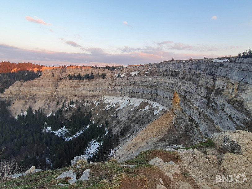Le Creux du Van, une zone protégée où les touristes n'ont pas la possibilité de faire du camping sauvage. (photo d'archives)