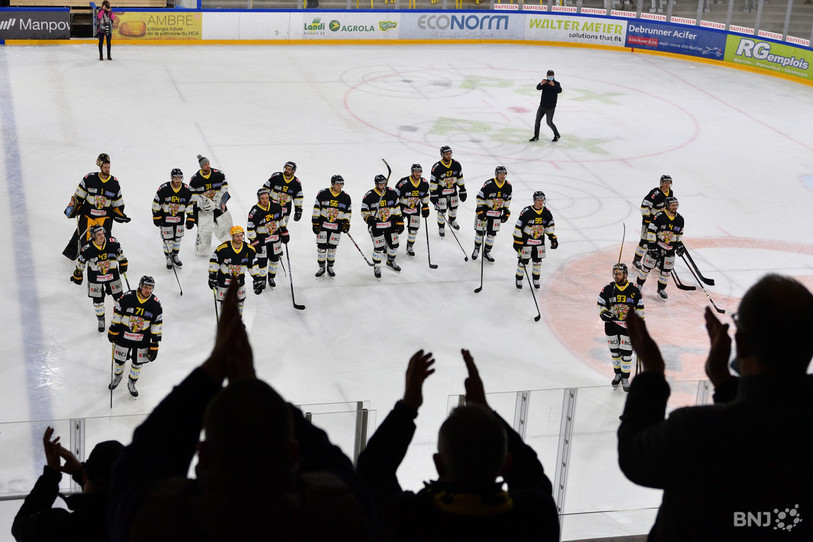 Comme les supporters, le canton du Jura applaudit le sacre du HCA. (Photo : Georges Henz).
