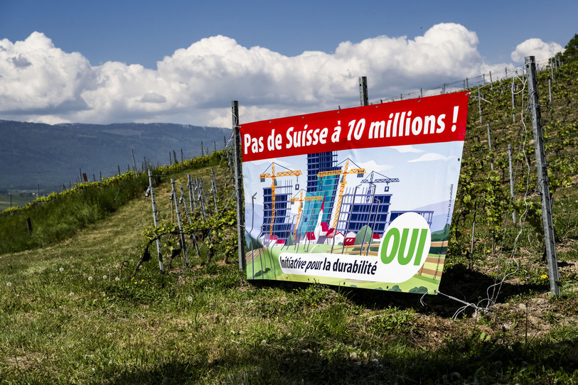 Les citoyens suisses se prononceront sur l'initiative « Pas de Suisse à 10 millions » le 14 juin prochain. (Photo : ATS/Jean-Christophe Bott)