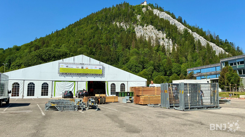 Cette année, la tente principale du Mood Festival s'installe à l'opposé de son emplacement habituel sur la Place Longereuse.
