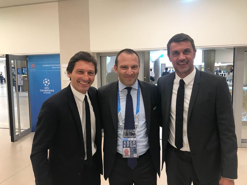Tiziano Gaier, au centre, accompagné de l'ancien joueur brésilien et ancien directeur sportif du PSG Leonardo et de la légende italienne Paolo Maldini. (Photo : Tiziano Gaier)