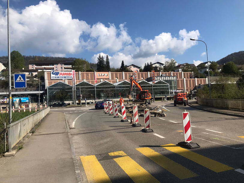 Ce carrefour avait été classé comme point noir en matière d’accidentologie par l’Office fédéral des routes. (Photo : jura.ch).