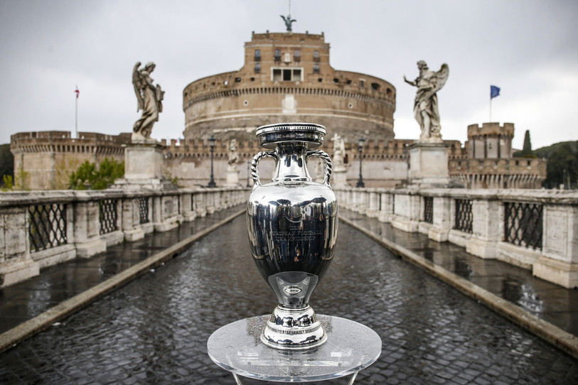 La Suisse affrontera l'Italie le 16 juin à Rome pour tenter de soulever le trophée de cet Euro 2021 (photo : Keystone/EPA/FABIO FRUSTACI).