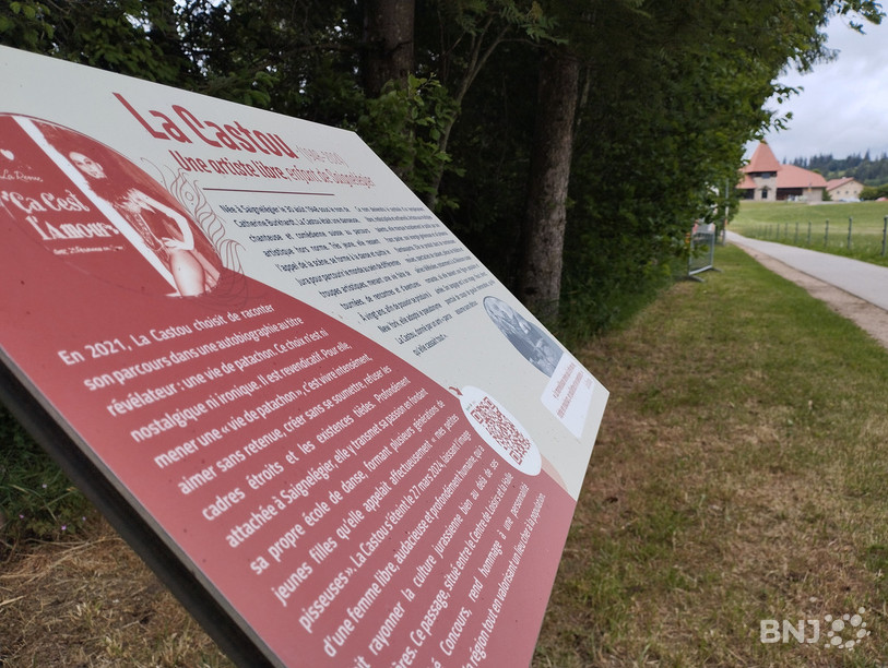 Un panneau biographique a aussi été installé sur le tronçon entre la Halle-Cantine et le Centre de Loisirs.