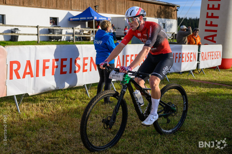 Matteo Oppizzi a remporté la course après un duel serré avec le Loclois Loïc Blanc. (photo: Bertrand Pfaff)
