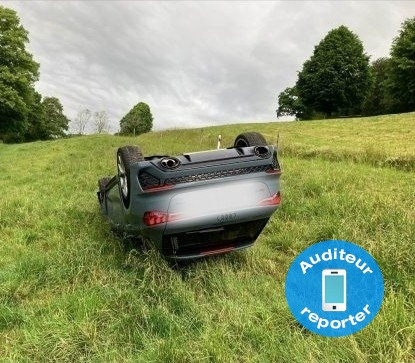 Une voiture est sortie de la route ce jeudi matin entre Mettembert et Pleigne. (Photo : auditeur reporter.)