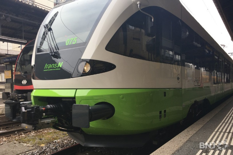 Des bus ont remplacé les trains depuis mars 2021 sur la ligne Neuchâtel - La Chaux-de-Fonds. (Photo d'illustration)