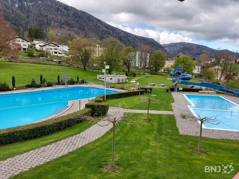 Les bassins et pelouses de la piscine municipale de Moutier accueilleront du public dès le 15 mai.