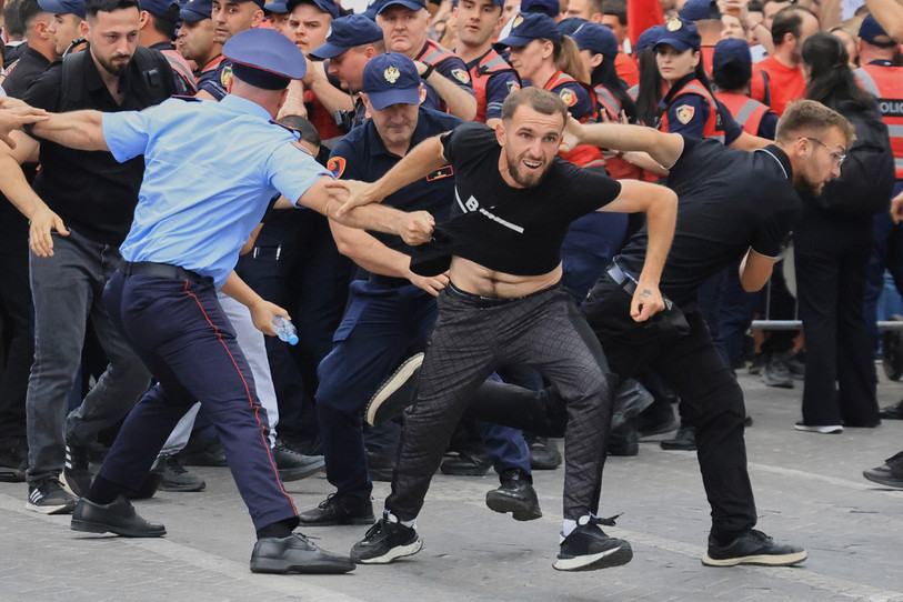 Les manifestations ont parfois dégénéré dans la capitale, Tirana. (Photo : AP Photo/Hameraldi Agolli).